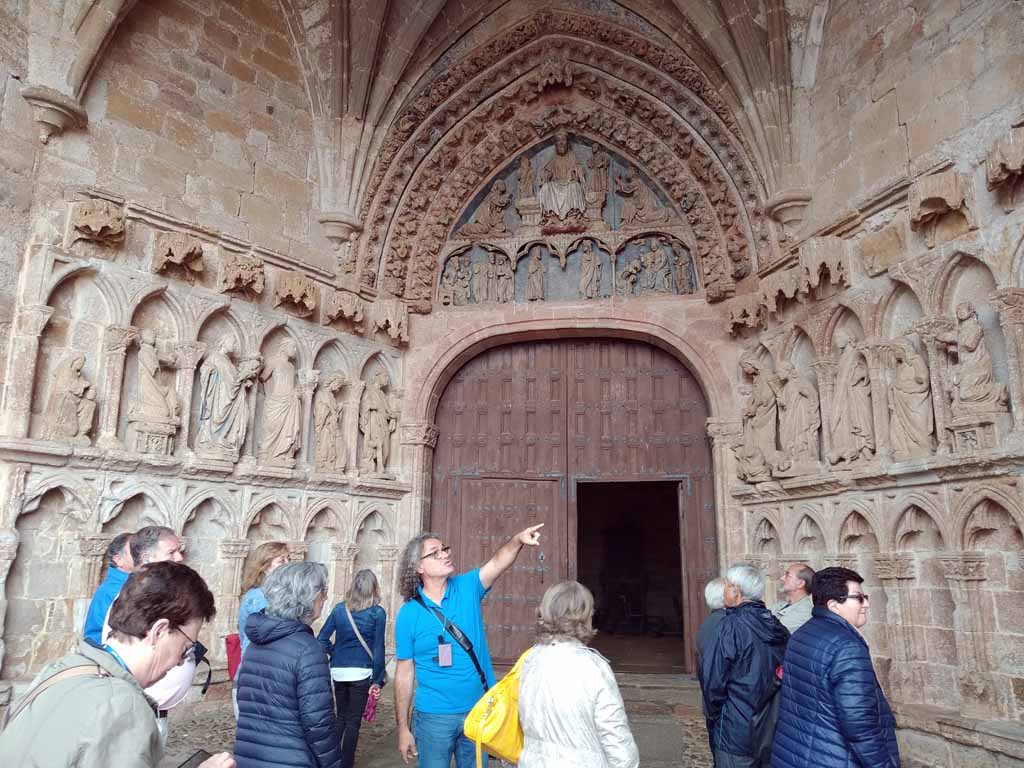 Un momento del recorrido por los monasterio de Galicia Sur con Jaime Nuño