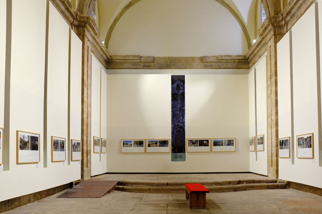 Vista de la exposición "Santuarios del silencio" de Agustín López Bedoya en el Rom
