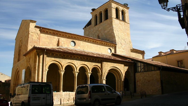 Vista exterior de la iglesia de La Trinidad en Segovia